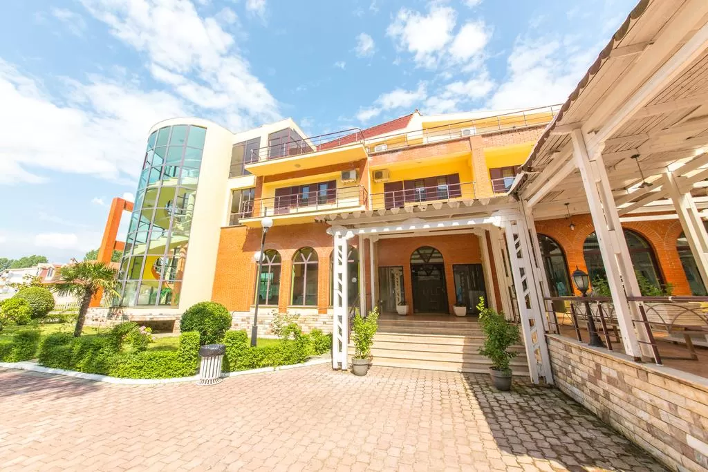 Kolaveri Resort - main bldg-1.jpg